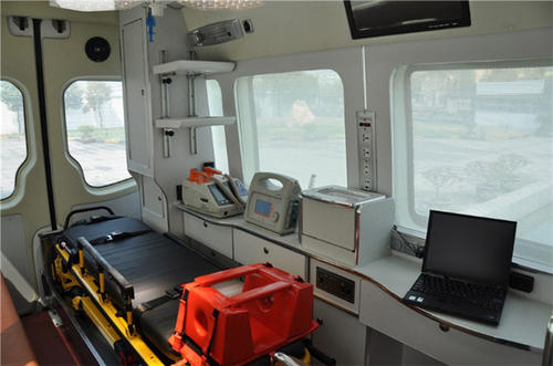 红河县救护车内部